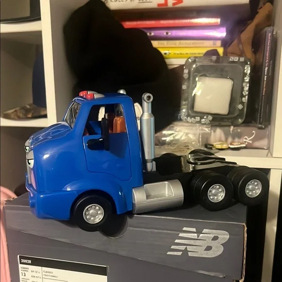 1998 Chevron Cars Toy Truck - Picture 2 of 8